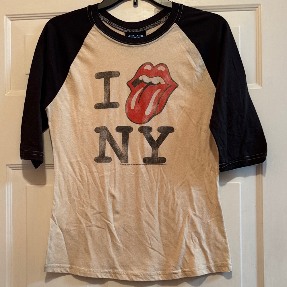 Black and Cream Graphic T